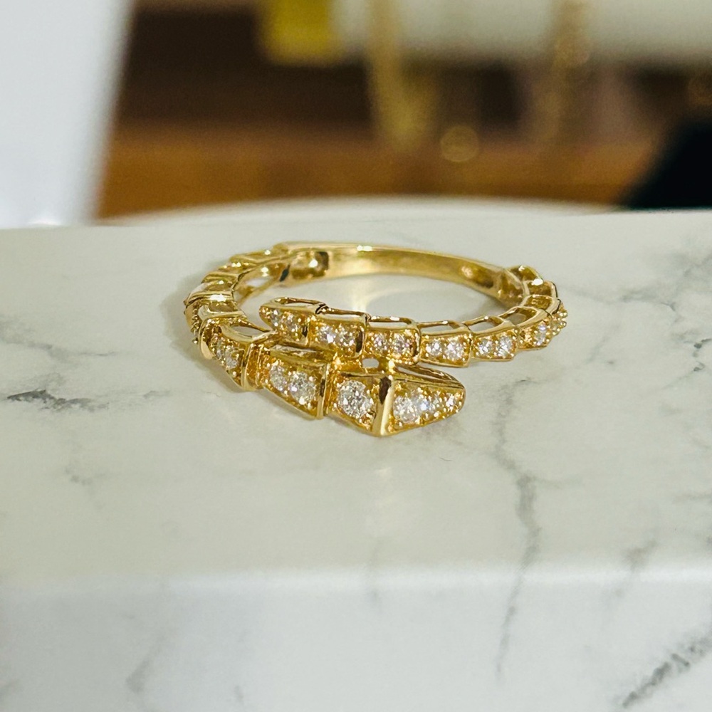Japan K18 Solid Gold Serpentine Ring w/ .25ct Diamonds – Size 7.5